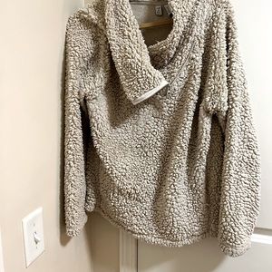 Pull over fuzzy coat